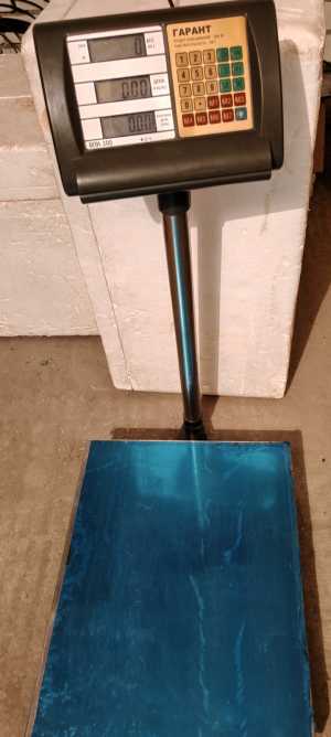 Электронные напольные весы.