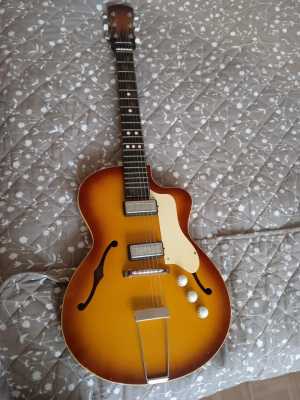 Электрогитара