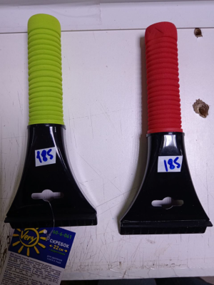 Скребок автомобильный