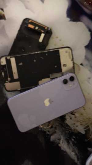 Айфон 11на запчасти