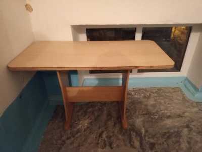 Продам кухонный стол
