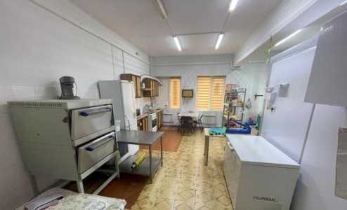 недорогое 3-эт здание/готовый бизнес в центре Южно-Сахалинск