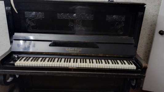Продам пианино б. У