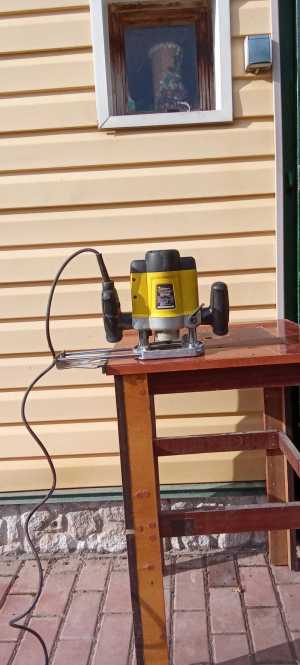 Фрезер Kolner KER 1200V