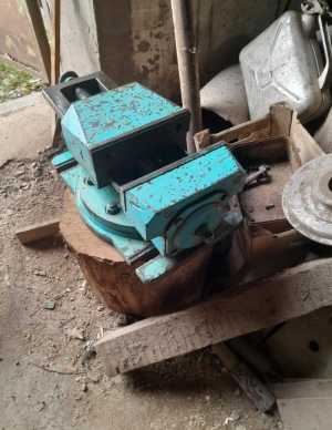 Тиски станочные поворотные 250мм