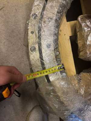 -  Komatsu 2012561100