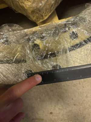 -  Komatsu 2012561100