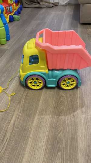 Машинка детская на веревочке