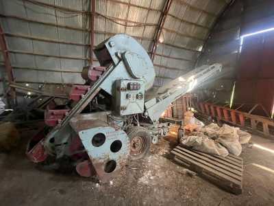 Ковшовый зернопогрузчик