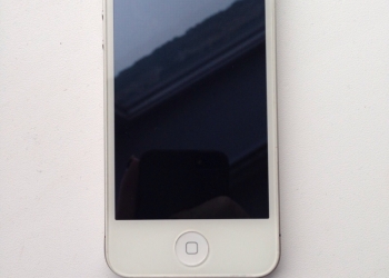 Продаю IPhone 4S 32ГБ