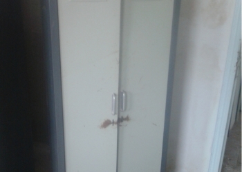 Шкафчики бытовые железные.