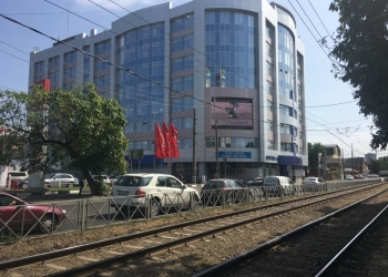 2 светодиодных экрана в центре Краснодара