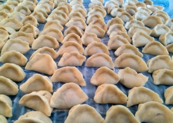 Пельмени, печеночный торт, фаршированная щука