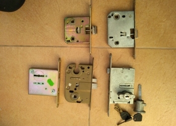 Замки дверные