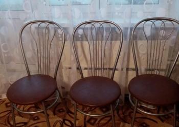 Продам три стула и трильяж