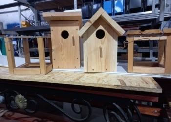 Кормушки, скворечники