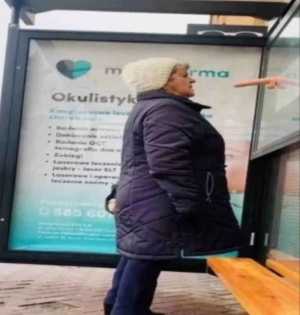 На что она смотрит