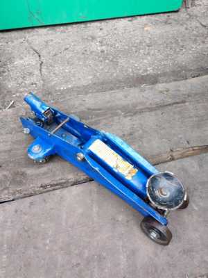 Домкрат подкатной 2 тонны