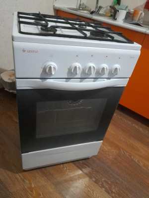 Продам газовую плиту