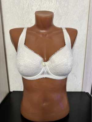 Бюстгальтер белый.