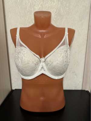 Бюстгальтер белый.