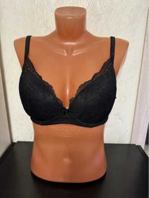 Бюстгальтер черный. Размер: 85C.