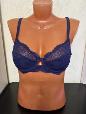 Бюстгальтер синий.