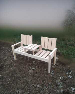 Скамья со столиком из дерева